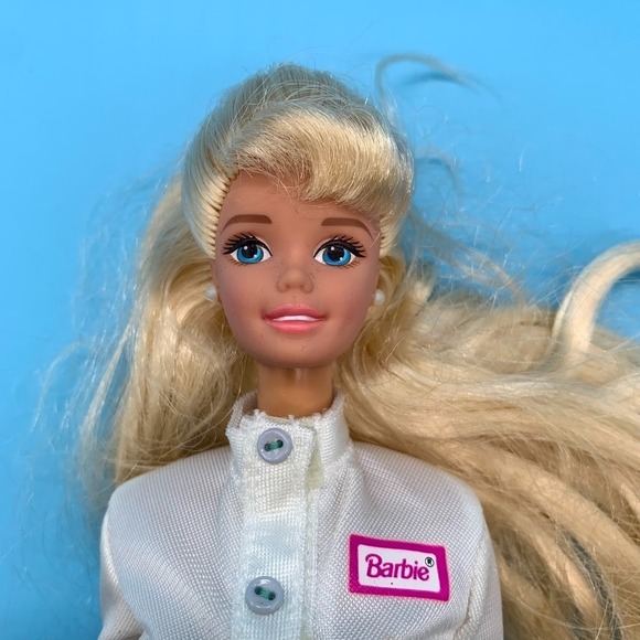 Vintage 1996 Barbie Pet Doctor Veterinarian Doll & Accessories Mattel 14603 - Picture 12 of 16